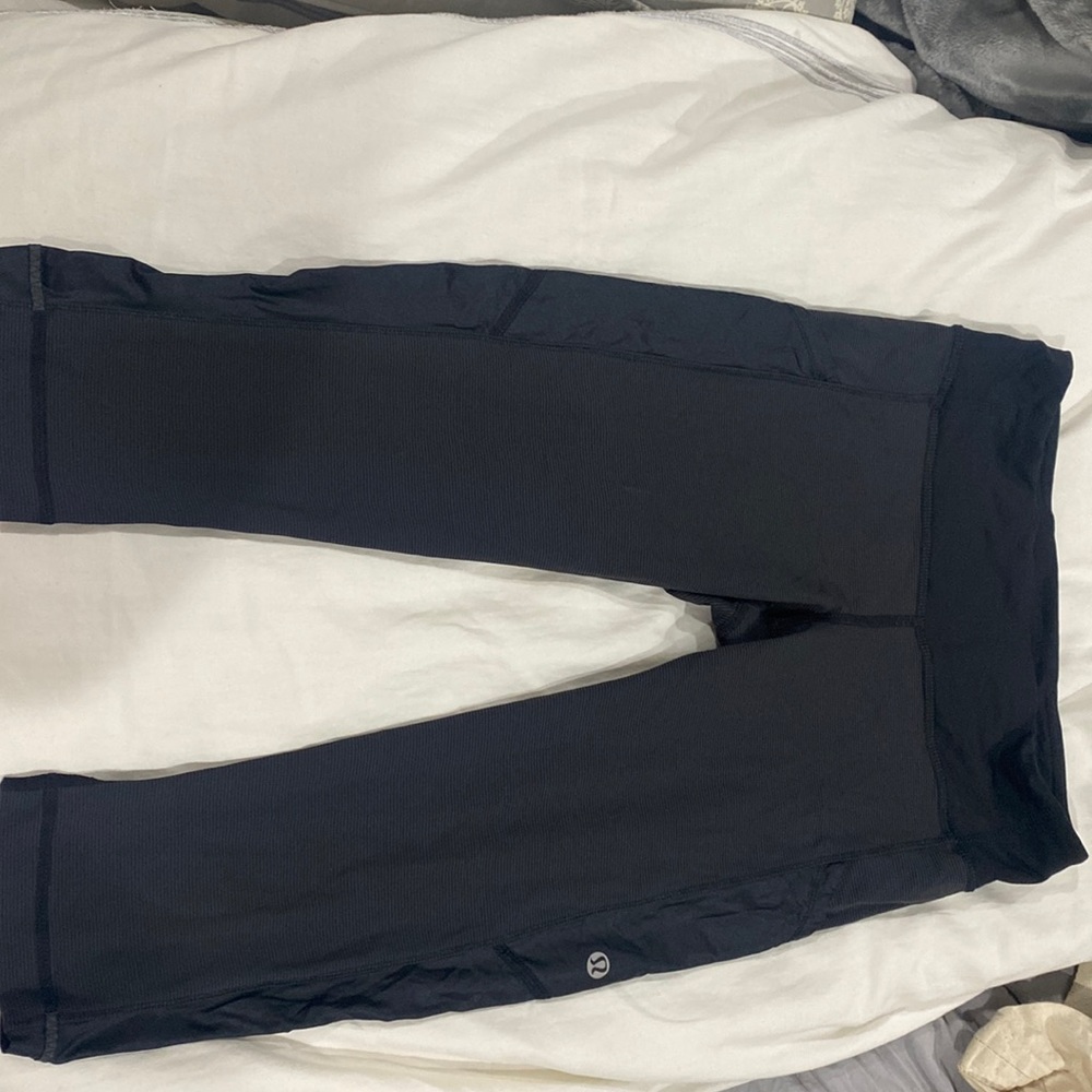 lululemon size 4 crop 17” leggings